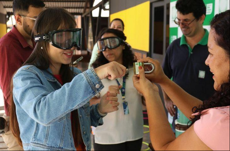 Óculos de realidade virtual vão simular estado de embriaguez e acidentes para que os jovens possam se conscientizar dos riscos (Foto/Reprodução)
