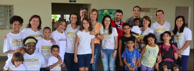 Atualmente, o grupo atende, em média, 60 pessoas por mês em reuniões mensais. Além dos pretendentes a adoção, os eventos são abertos ao público (Foto/Divulgação)
