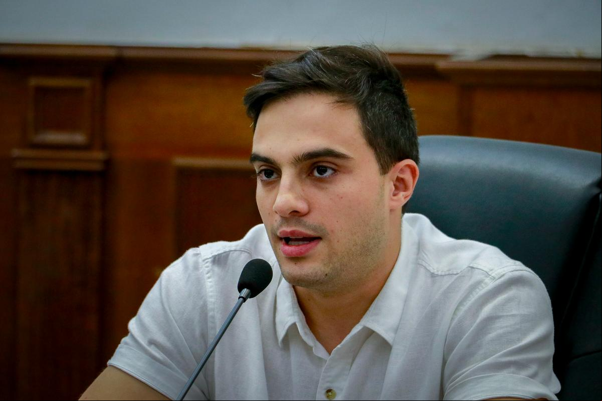 Vereador Caio Godoi, vice-presidente e proponente da CEI, disse que retira a  do relatório final, que já estaria pronto, em virtude do fato novo (Foto/Rodrigo Garcia)