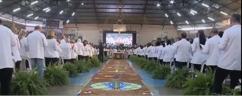 Celebração voltou a ser única na Diocese e reuniu cerca de 10 mil fiéis no Ginásio Marista, na quinta-feira (Foto/Divulgação)