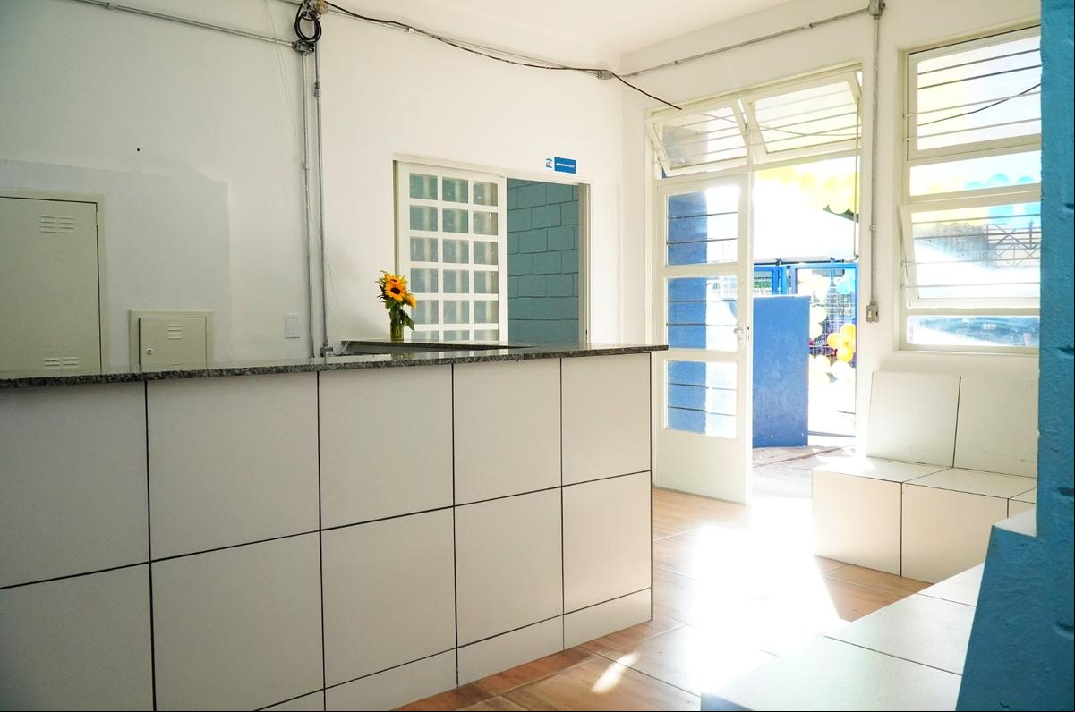 Sede que abriga os três conselhos tutelares da cidade, onde estariam faltando materiais para as instalações sanitárias e de escritório (Foto/Divulgação)