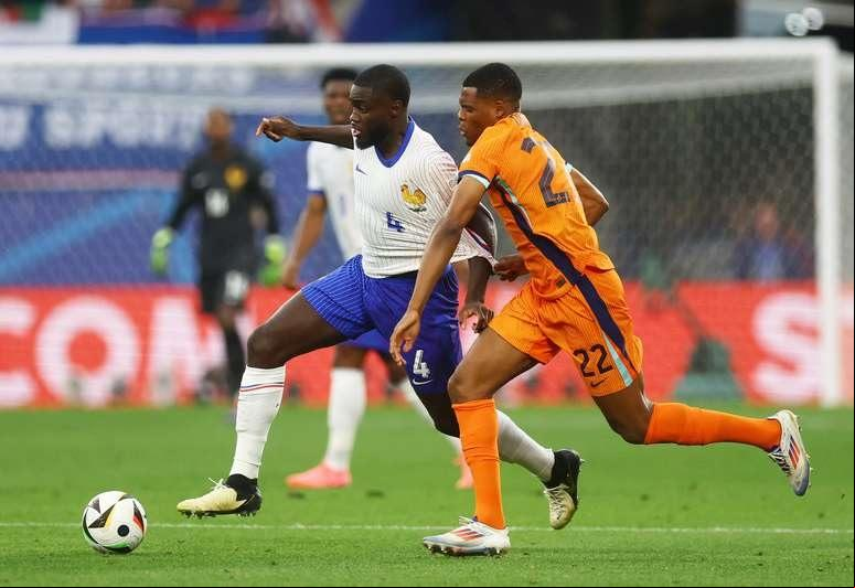 O empate mantém ambas as seleções na zona de classificação. ((Foto/Lee Smith/Reuters))