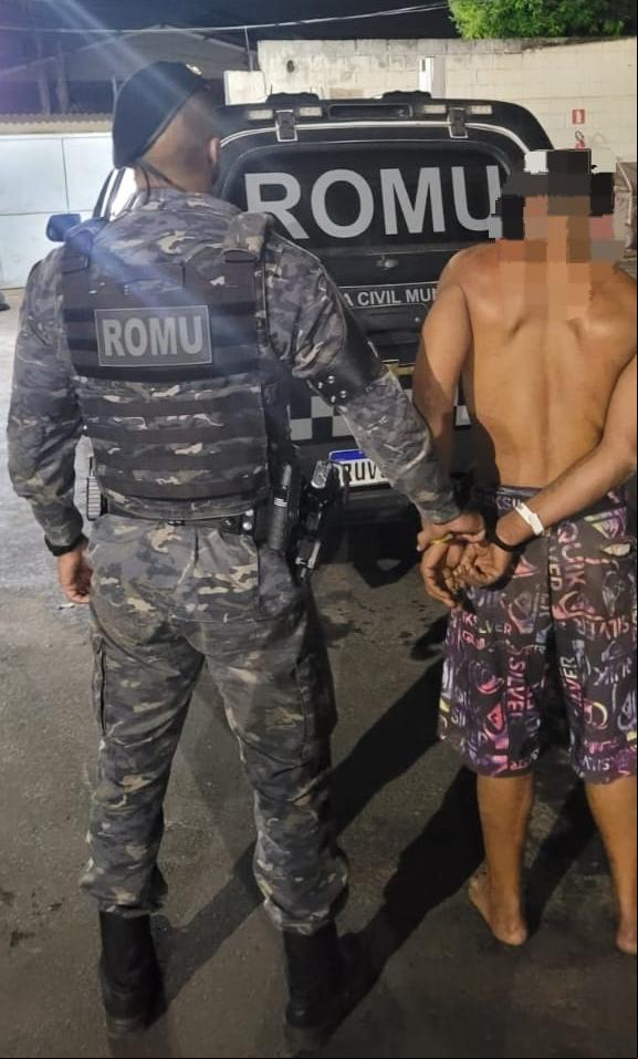 O homem foi abordado por estar em atitude suspeita e acabou preso por força de mandado de prisão (Foto/Divulgação)