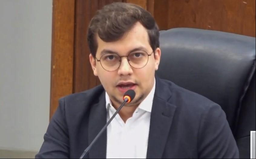 Após deixar a Secretaria de Educação, o vereador Celso Neto retomou as atividades no Legislativo e ontem votou o projeto da Lei de Diretrizes Orçamentárias (Foto/Reprodução)