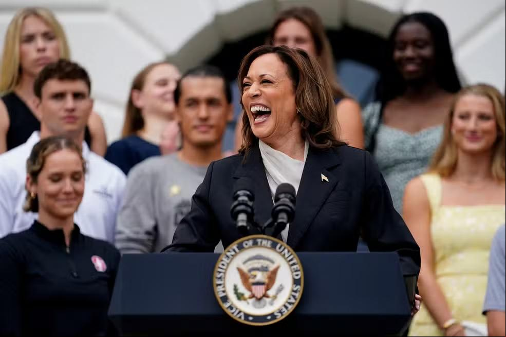 Uma pesquisa feita pela agência de notícias Associated Press mostra que 2.570 delegados do partido já anunciaram apoio a Harris até a noite desta segunda-feira, 22 (Foto/Divulgação)
