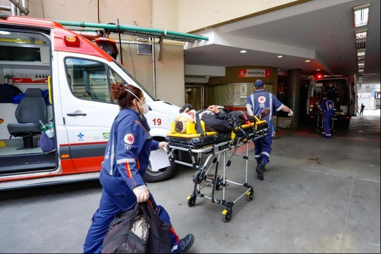 A vítima foi socorrida e levada para atendimento médico-hospitalar. (Foto/Reprodução)