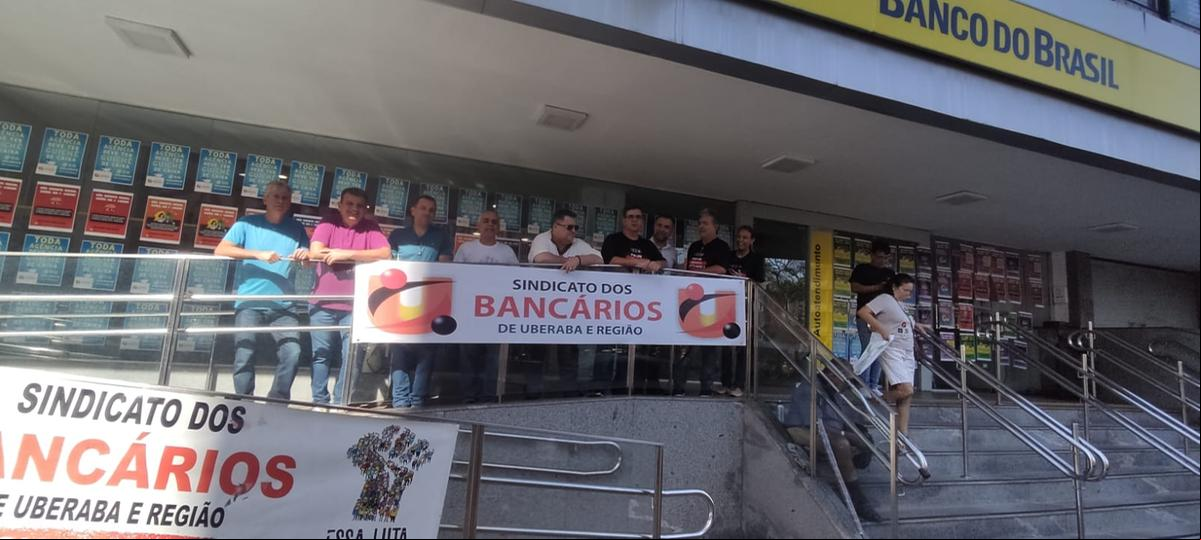 Manifestação ocorreu no Banco do Brasil da Av. Leopoldino de Oliveira (Foto/Divulgação)