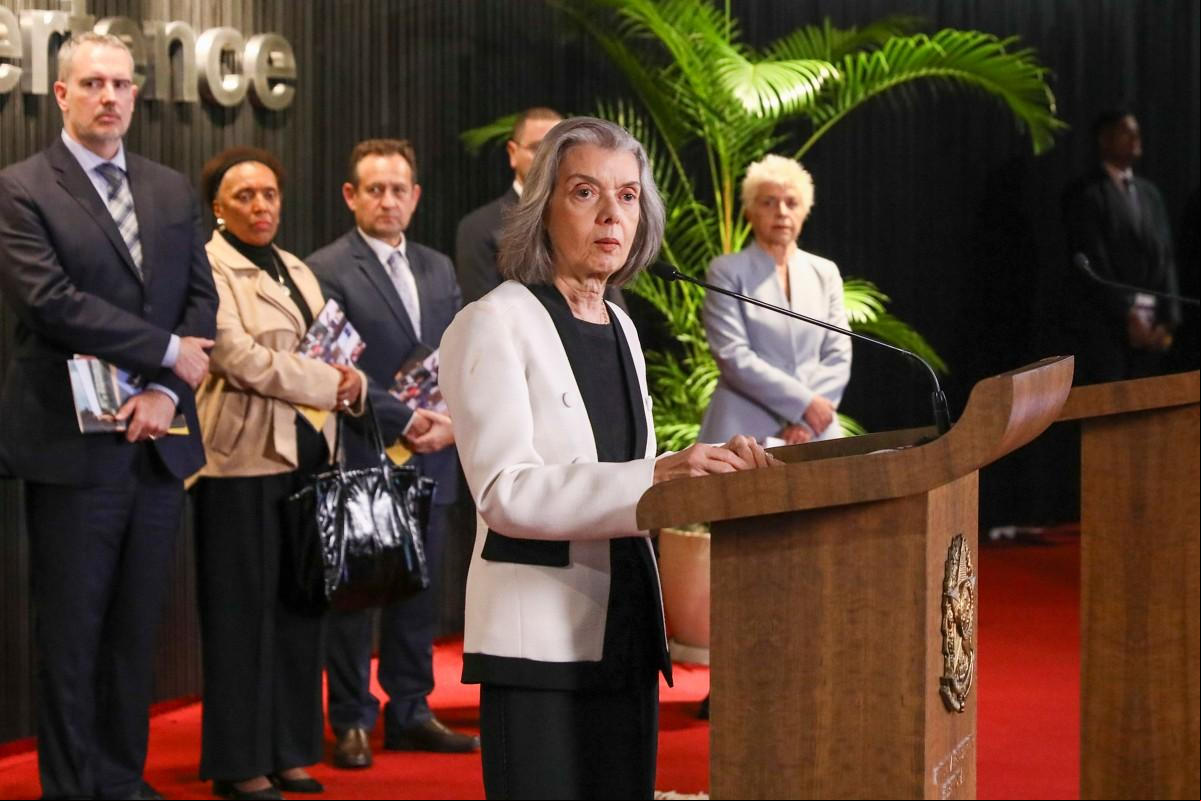 Presidente do TSE, Cármen Lúcia anuncia providências para fortalecer medidas de enfrentamento da desinformação nas eleições (Foto/Luiz Roberto/TSE)