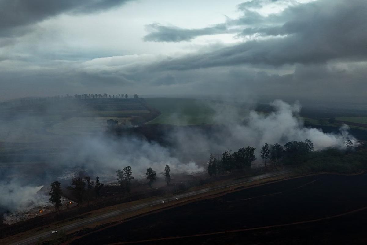 Incêndios em São Paulo deixaram quase 50 cidades em estado de alerta máximo no fim de semana (Foto/Carlos Fabal/AFP)
