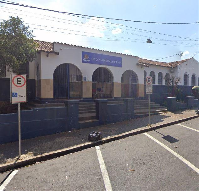 Responsáveis por alunos da escola relataram que os estudantes am por diversos horários ociosos devido à ausência de professores para ministrar as matérias (Foto/Reprodução)