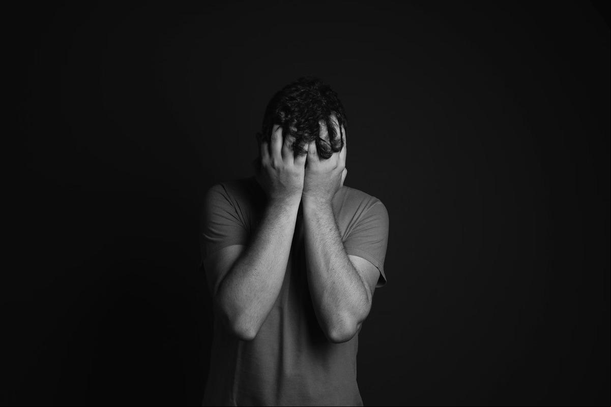 Saúde mental e financeira estão intimamente relacionadas, sugere levantamento da Serasa (Foto/Daniel Reche/Pexels)
