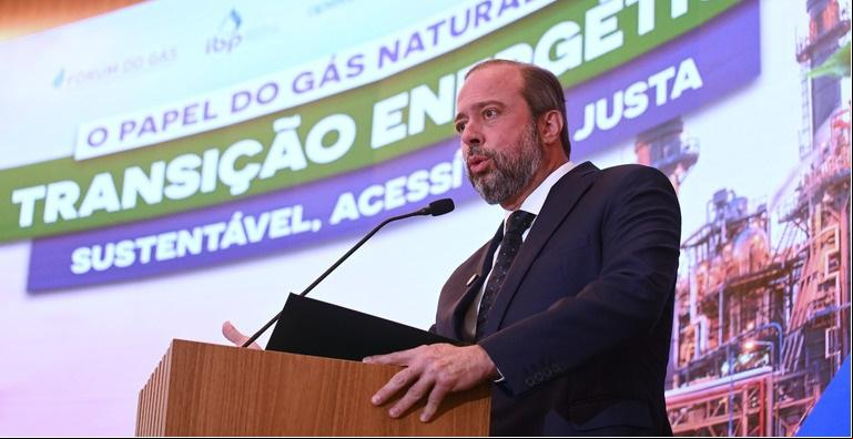 Ministro Alexandre Silveira reafirmou o compromisso do Brasil em liderar discussões sobre transição energética no cenário global, especialmente sob a presidência do G20 em 2024 (Foto/Ricardo Botelho/MME)