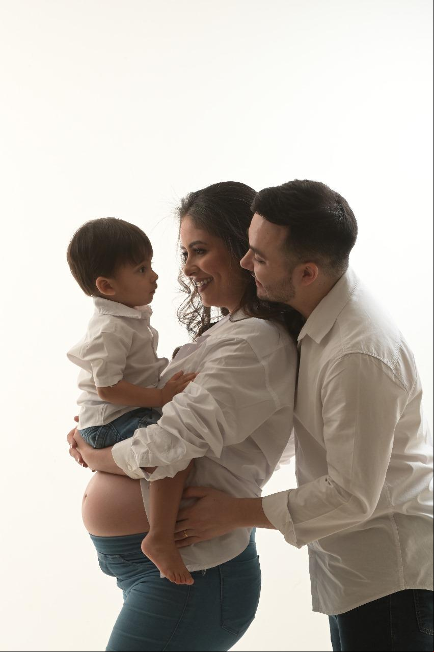 Aline Matos Chagas Cavani e José Otavio Cavani Ferraz de Almeida e o fofo Benjamin Chagas Cavani Ferraz a espera do caçulinha da família, Joel (Foto/Alysson Oliveira)