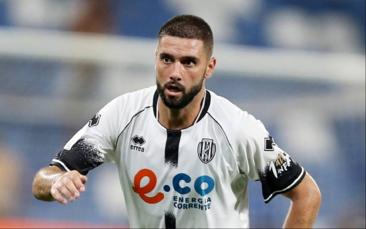 Marco Curto também vai ter de fazer serviços comunitários e vai ar por treinamento de boa conduta (Foto/Instagram @CesenaFC/Reprodução)