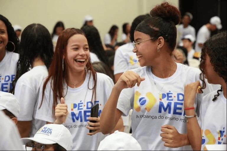 Mais de 2,7 milhões de alunos do ensino médio de todo o país estão entre os beneficiários do Pé-de-Meia (Foto/Luís Fortes/MEC)