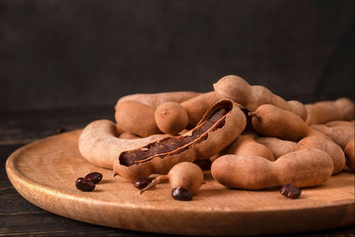 O tamarindo é uma fruta benéfica para a saúde (Foto/Imagem/Yarrrrrbright/Shutterstock)
