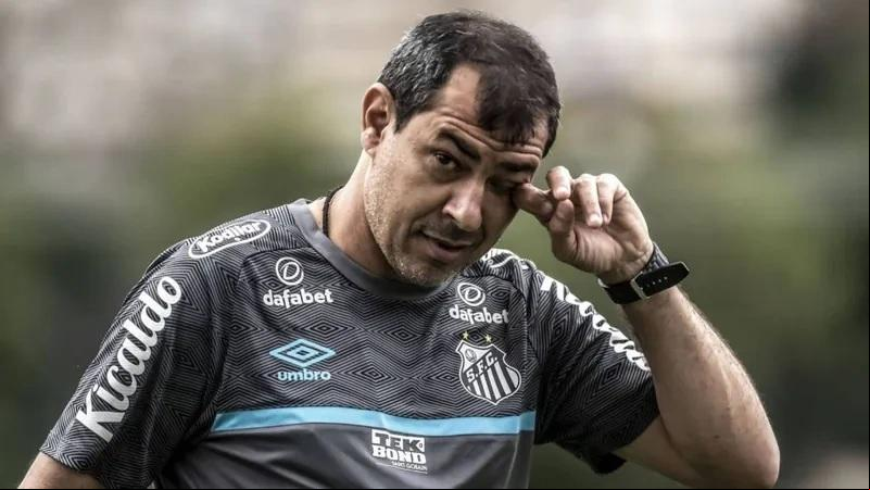 Torcida não perdoou Fábio Carille; “Não é mole, não. Quero um time para gritar: 'é campeão”. (Foto/Ivan Storti/SFC)