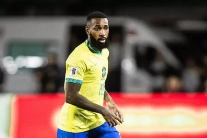 O resultado poderia ser ainda pior se Gerson não tivesse acertado um belo chute vencendo o goleiro uruguaio empatando o jogo (Foto/Rafael Ribeiro CBF)