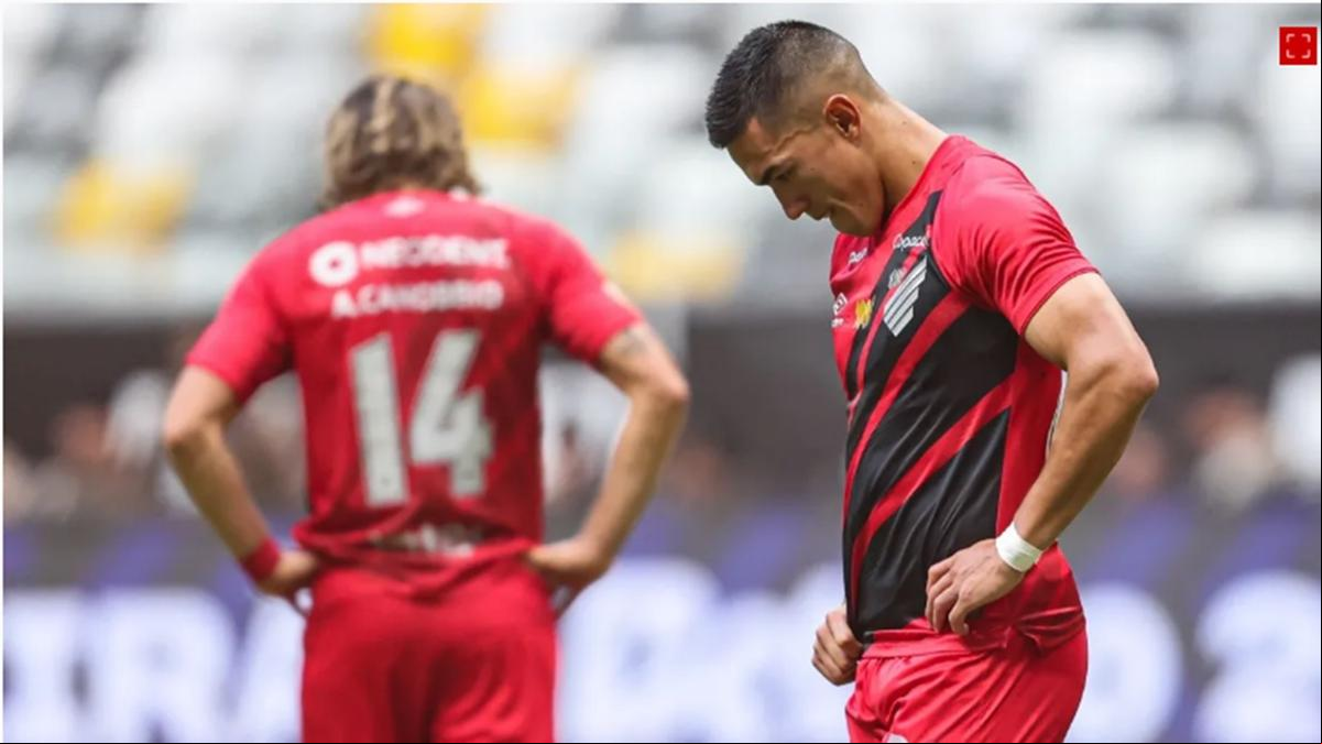 A queda encerra um ano melancólico no centenário do Athetico-PR (Foto - Gilson Lobo AGIF - Estadão Conteúdo)
