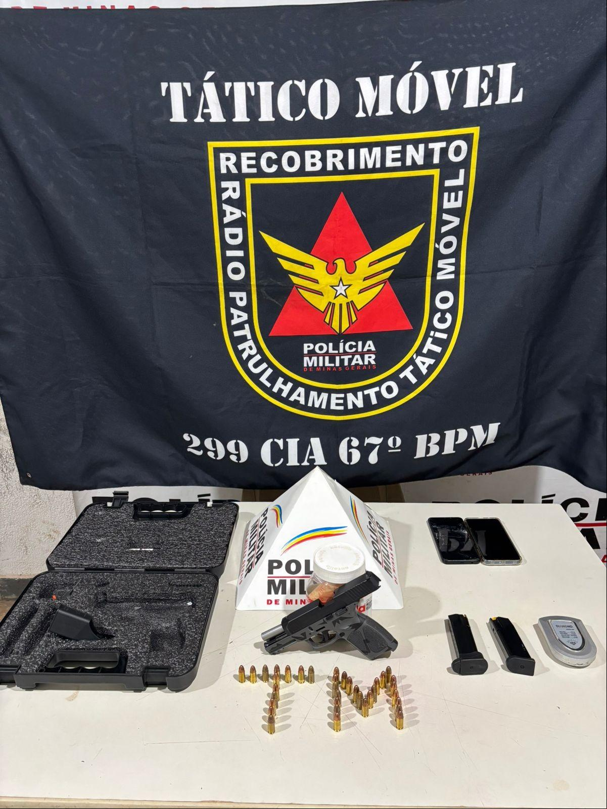 Após buscas, foram localizadas a pistola e mais 36 munições intactas (Foto/Divulgação)