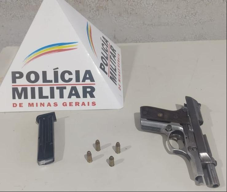 Arma foi encontrada escondida em um terreno, a aproximadamente 100 metros do local dos fatos (Foto/Divulgação)