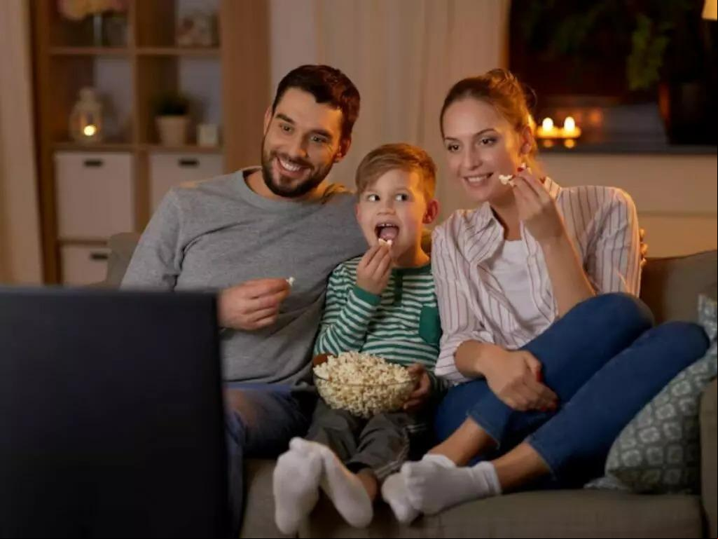 5 filmes infantis disponíveis no streaming para assistir com os filhos durante as férias (Foto: 5 filmes infantis disponíveis no streaming para assistir com os filhos durante as férias - Reprodução/Freepik)