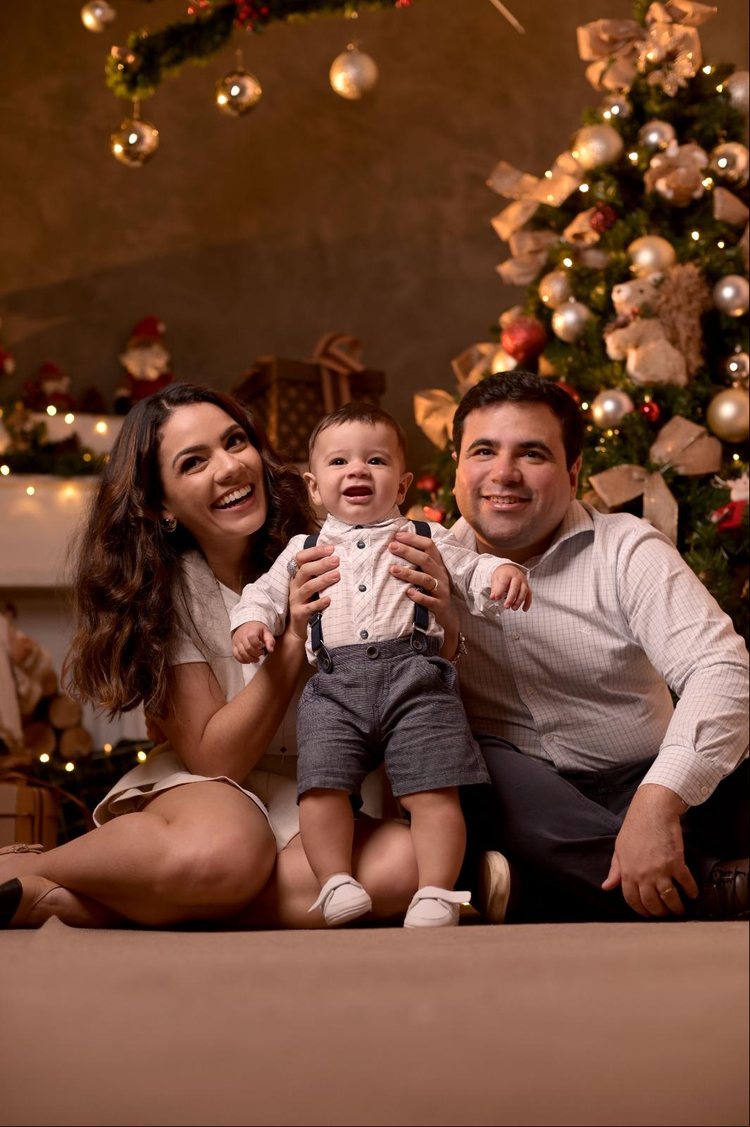 Gabriela Cunha e Saulo Martins com o pequeno Augusto Martins em clima de natal (Fotos/ALYSSON OLIVEIRA)