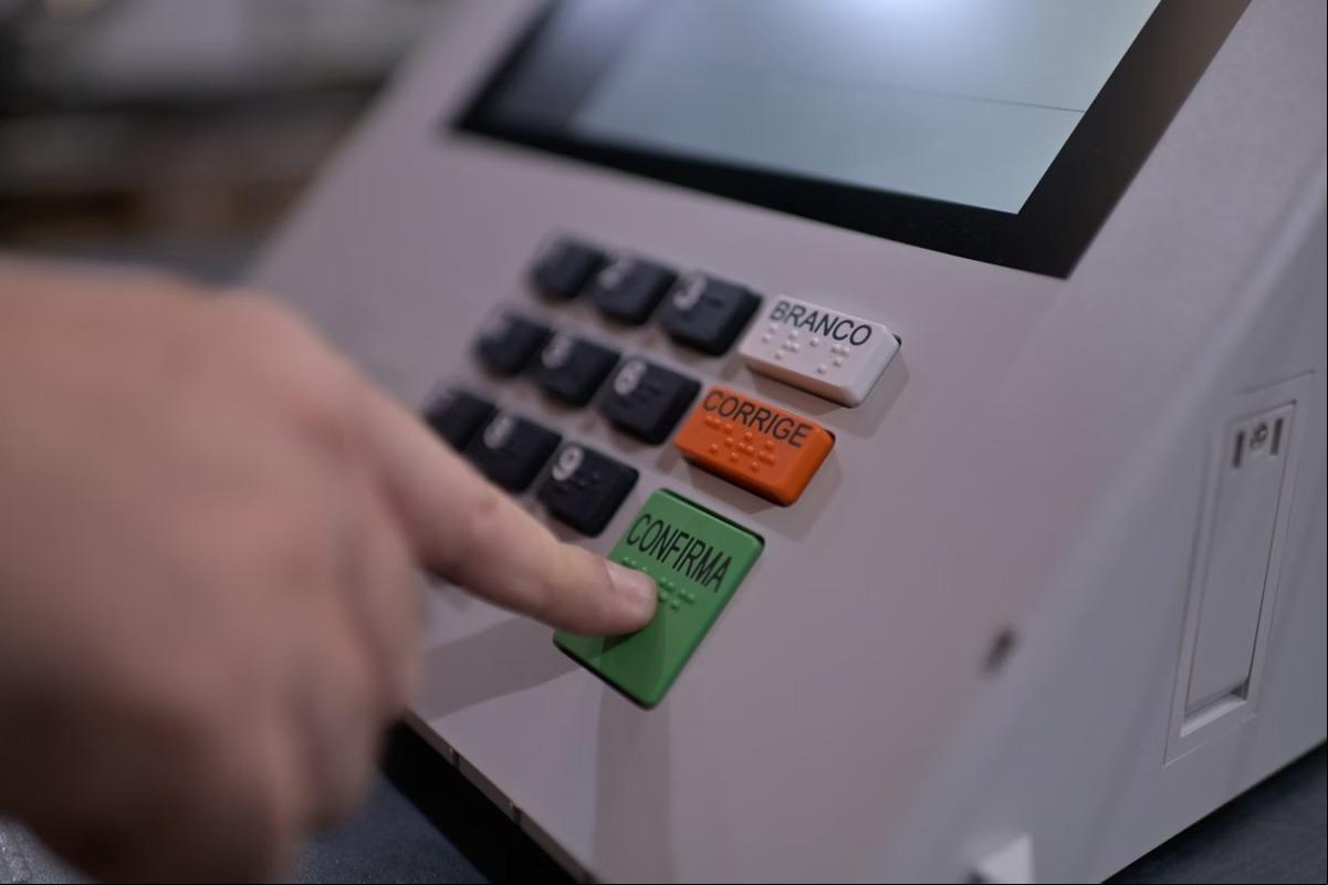 Eleitores que não compareceram às urnas no segundo turno têm até terça-feira (7) para justificar ausência (Foto: Fred Magno / O Tempo)