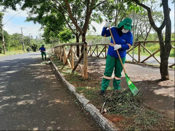 O cronograma das equipes de limpeza urbana incluirá 24 bairros nesta semana (Foto/Divulgação)