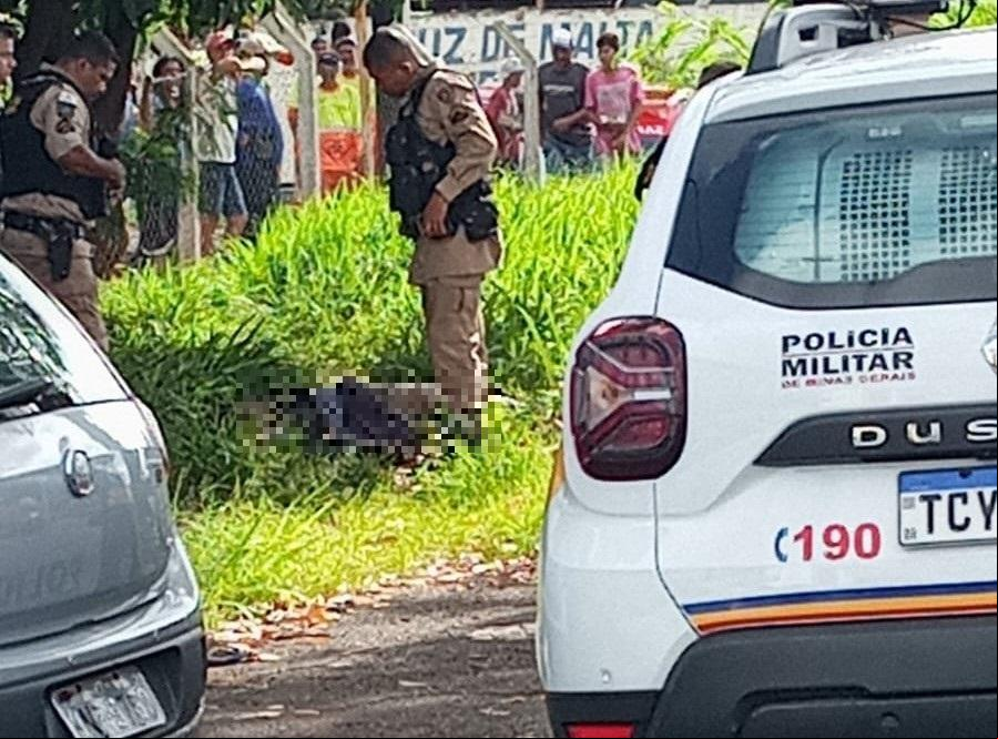 Após ser atingido durante a troca de tiros, o envolvido no assalto não resistiu aos ferimentos e morreu (Foto/Reprodução)