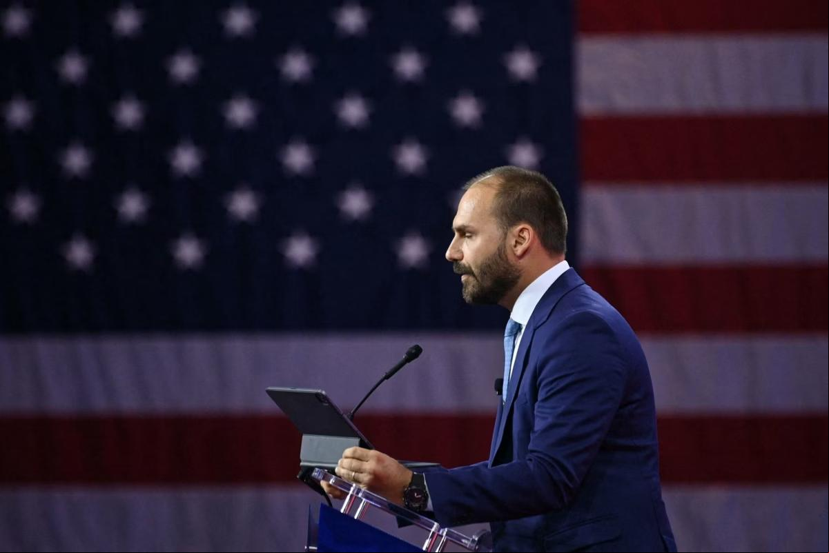 Comitiva com pelo menos 17 parlamentares de oposição foi aos Estados Unidos para posse de Trump; na foto, Eduardo Bolsonaro no encontro de conservadores em fevereiro de 2024
Foto: Mandel Ngan/AFP (Foto/Mandel Ngan/AFP)
