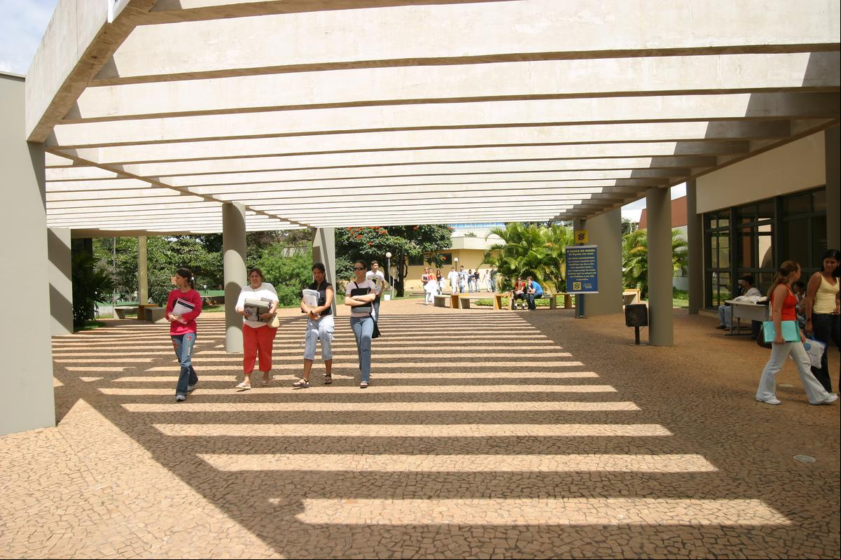 A Uniube disponibiliza diversos cursos de graduação e pós-graduação (Foto/Divulgação)