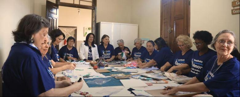 No curso de Costura Criativa, as alunas irão aprender a produzir canto mitrado, toalha de mesa, pano de prato, bate-mão e até lixeira para carro (Foto/Reprodução)