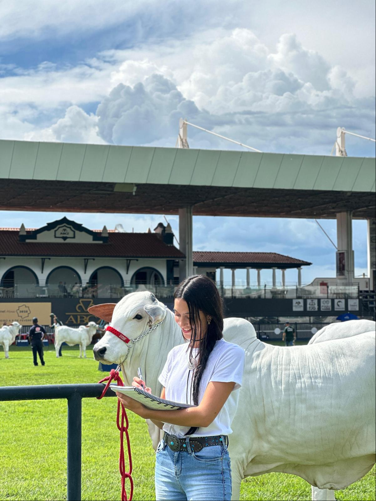 Em apenas um ano de curso, Laura já teve diversas oportunidades como essa na Expoinel (Foto/Divulgação)