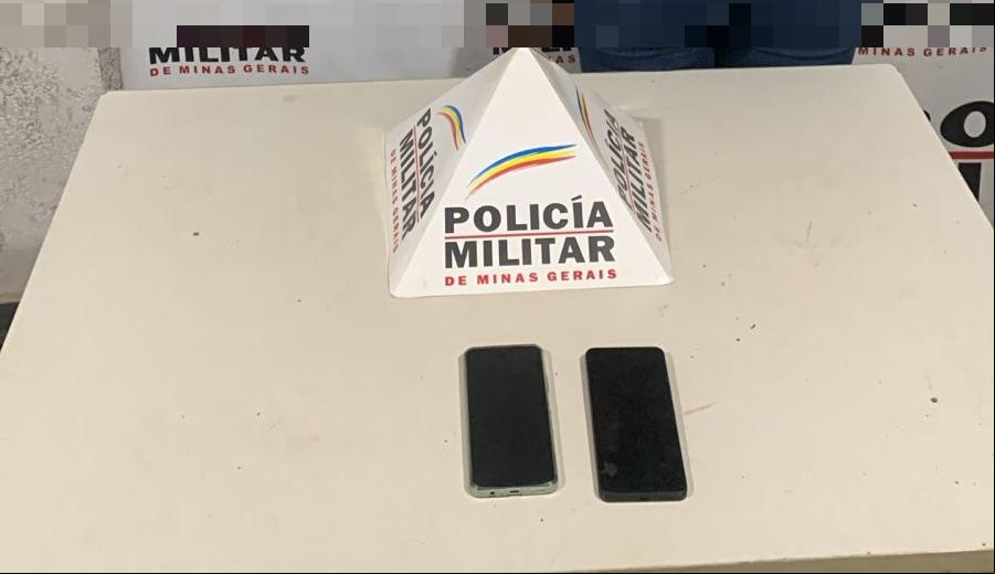PM recupera celulares furtados e prende suspeita. (Foto/Divulgação)