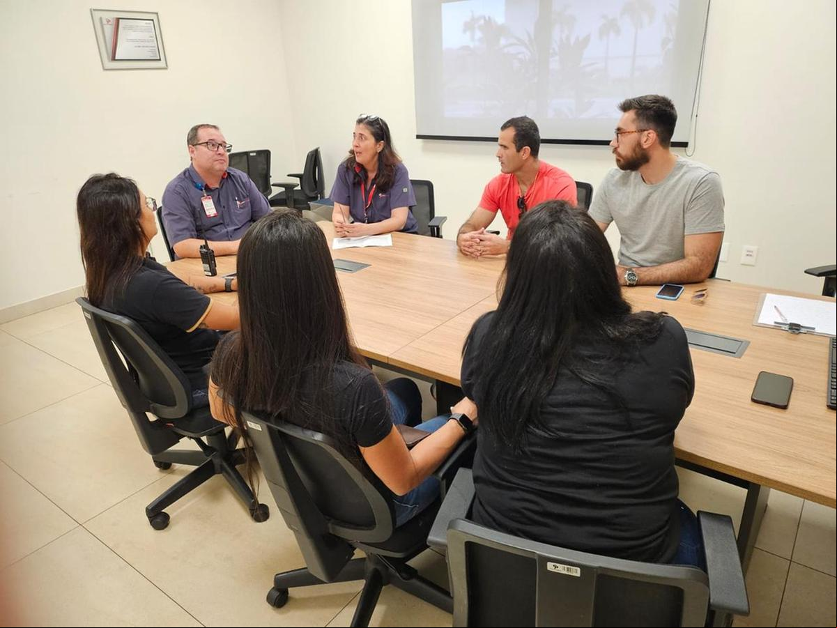 Reunião entre o Departamento de Controle de Zoonoses e Endemias e o Grupo Petrópolis (Foto/Divulgação)