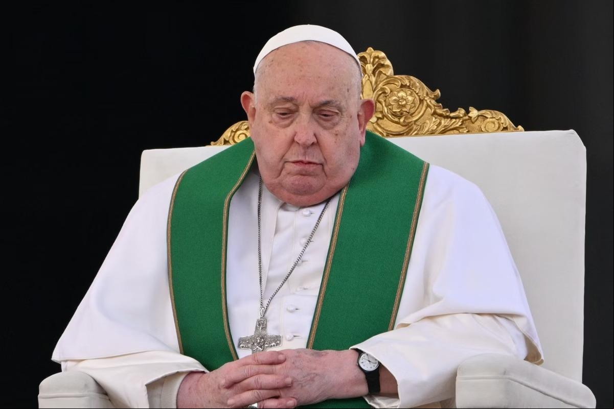 Papa está em tratamento de uma pneumonia bilateral (Foto/Alberto Pizzoli/AFP)