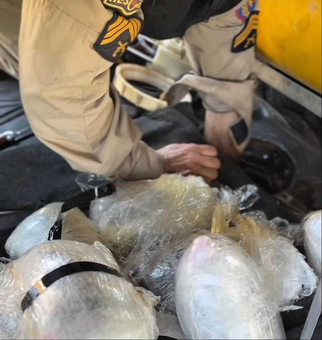 A Polícia Militar Rodoviária localizou a droga, avaliada em mais de R$100 mil, escondida no tanque do Honda Civic (Foto/Divulgação)