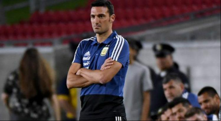 “Todos nós temos um conhecido ou amigo brasileiro. Não tem por que ar daí", defendeu Scaloni (Foto/Clarín)