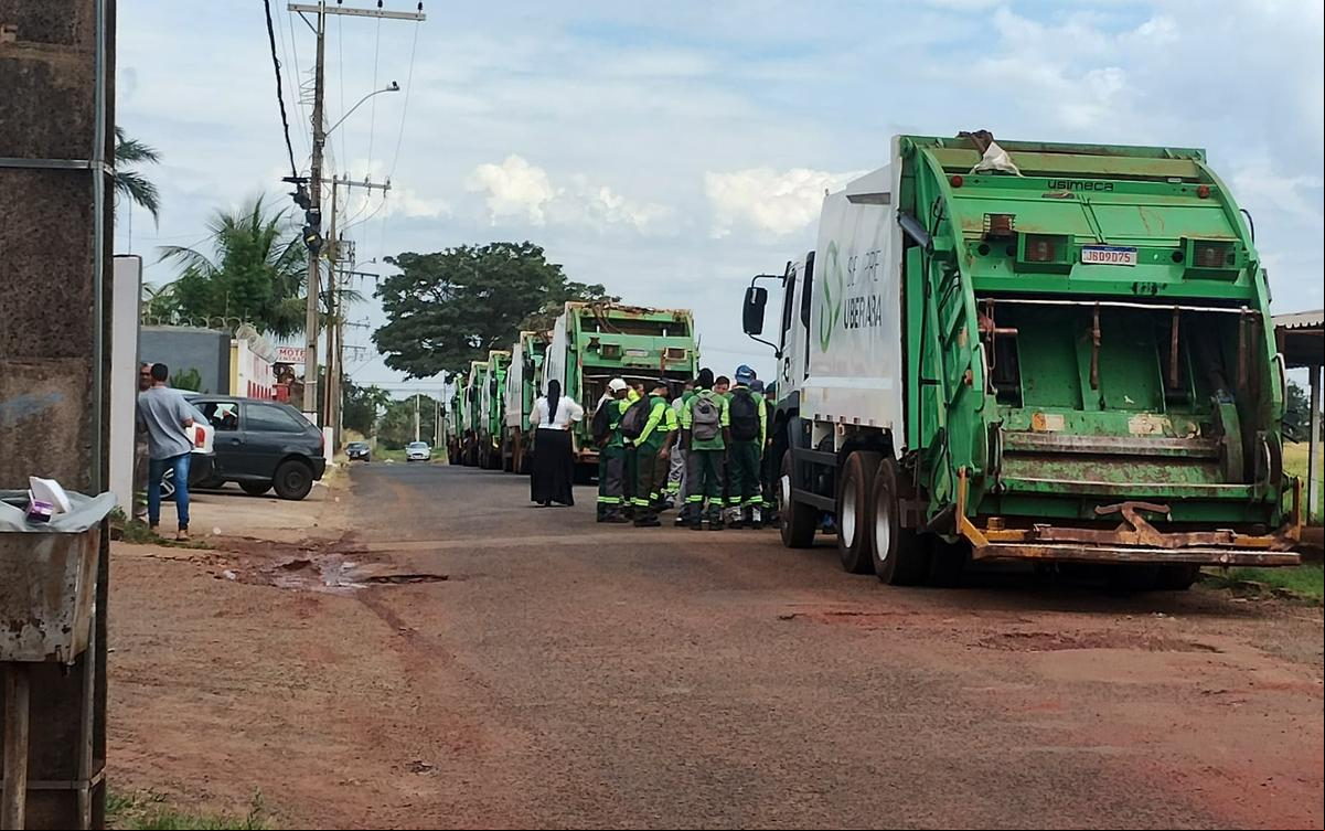 Os coletores de lixo anunciaram a paralisação de atividades na manhã desta segunda-feira (31), em busca de melhorias no trabalho (Foto/Reprodução)