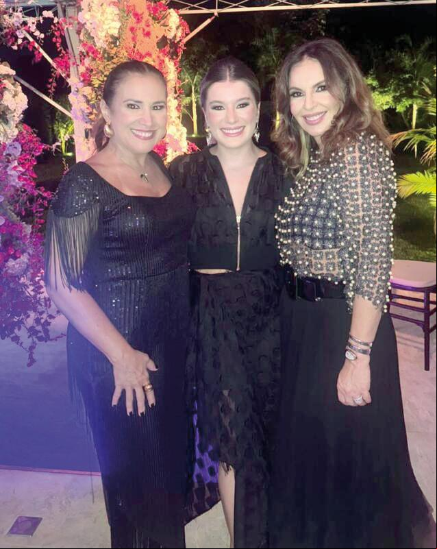 Mariana Araújo entre sua mãe Marília e sua sogra Paula Hueb (Foto/Arquivo pessoal)