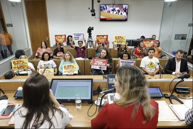 Servidores da rede estadual de ensino reivindicaram a aplicação do índice de 6,27% nos vencimentos da categoria (Foto/Guilherme Dardanhan/ALMG)