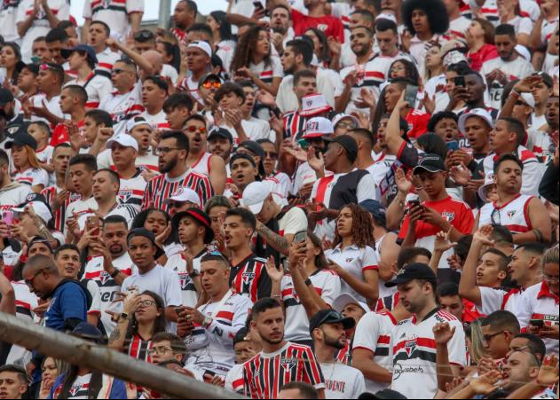 A frustração levou os quase 50 mil são-paulinos das arquibancadas a vaiarem o time (Foto/Efferson de Aguiar Pera/Estadão Conteúdo)