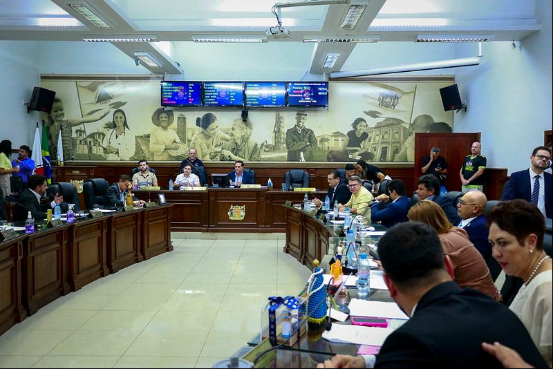 Vereador Tulio Micheli propõe a realização de mutirão no bairro rural para verificar cada caso de aumento da conta de água, conforme reclamação de moradores (Foto/Rodrigo Garcia/CMU)