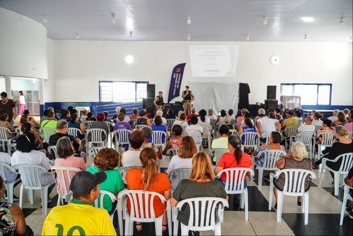 Cerca de 130 pessoas participaram da palestra sobre segurança pública ministrada por policiais militares na Unidade de Atenção ao Idoso  (Foto/Divulgação)