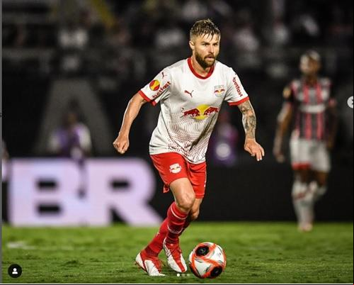 A &#34;escalação&#34; de Neymar não deu certo no Santos. Eduardo Sasha, mais uma vez, foi o nome do jogo (Foto/Instagram jogador)