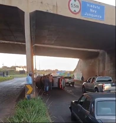 Vítimas estariam presas dentro do veículo (Foto/Divulgação)
