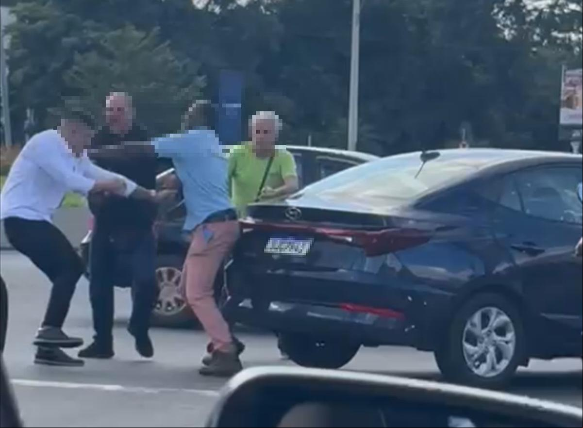 Motoristas se atracaram após acidente de trânsito na rotatória do Parque Fernando Costa  (Foto/Divulgação)