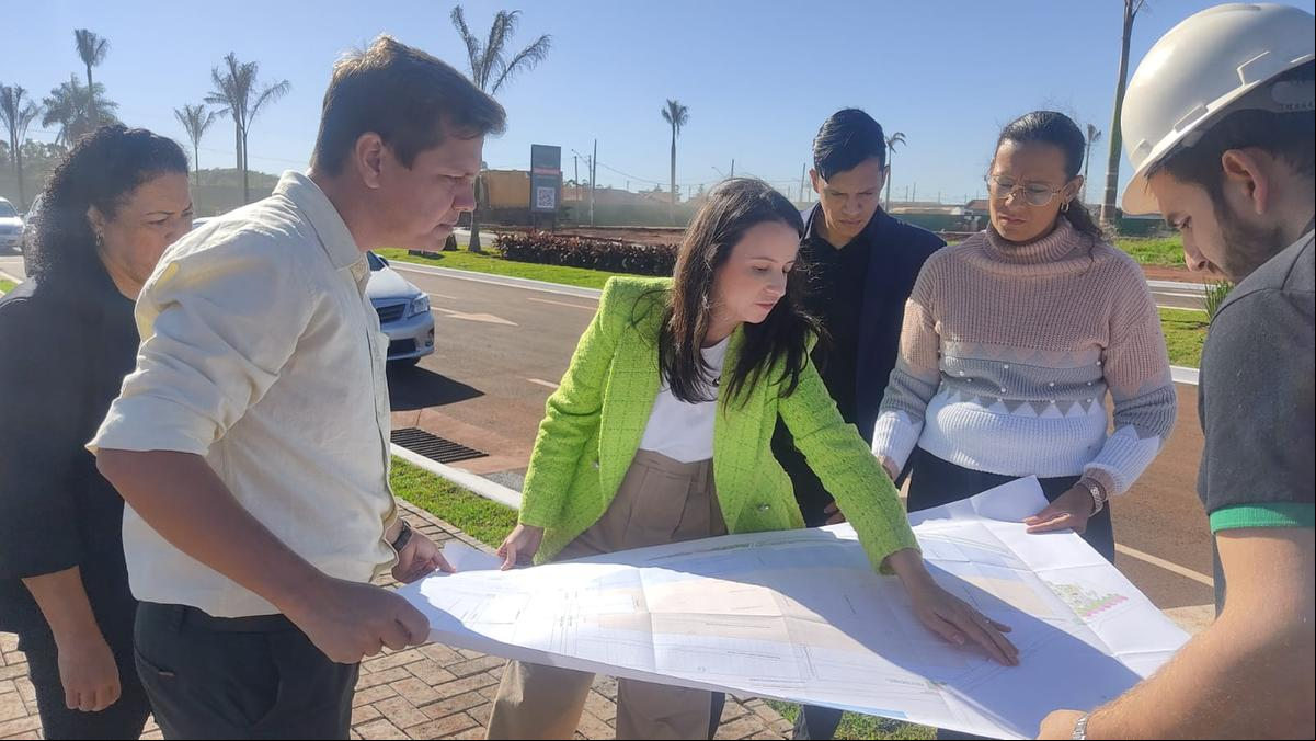 Vereadores Ripposati Filho e Cleber Júnior, da Comissão de Meio Ambiente, verificam projeto de loteamentos na APA do rio Uberaba (Foto/Divulgação)
