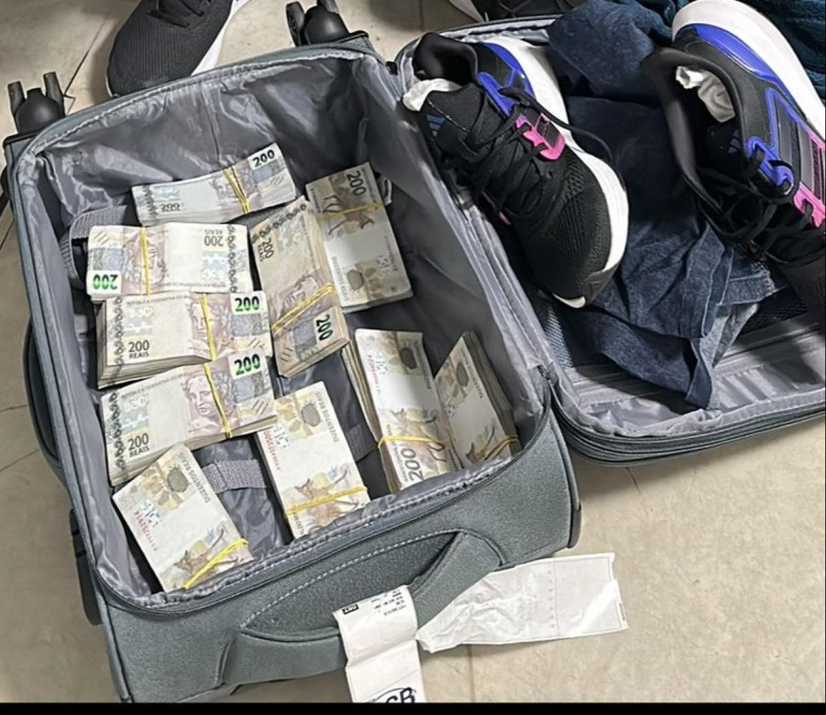 Mais de R$ 1,2 milhão em notas de R$ 200: tudo estava em uma mala e foi descoberto em abordagem de rotina da Polícia Federal no aeroporto de Brasília (Foto/Polícia Federal/Divulgação)